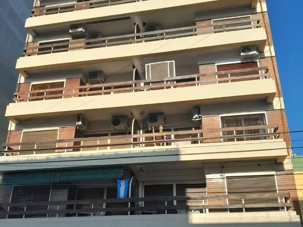 VENTA- DEPARTAMENTO 2 AMB CON COCHERA DESCUBIERTA