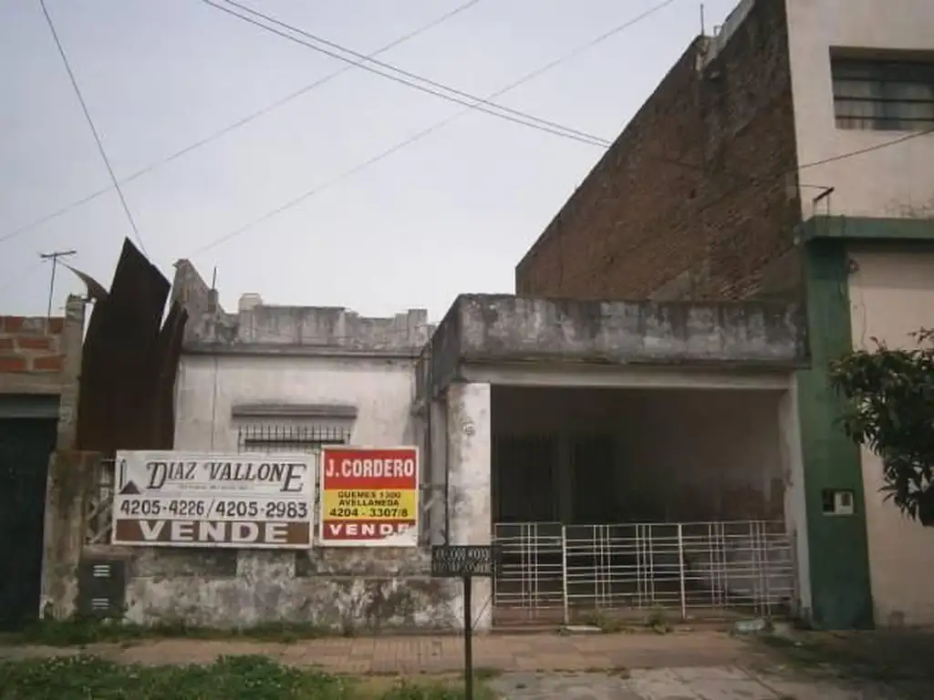 Casa 3 amb., 1 planta, 2 c. Lacarra con hermoso frente libre