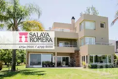 Casa Isla Santa Monica  5 Dormitorios  3 Pisos  Playa de Arena Propia