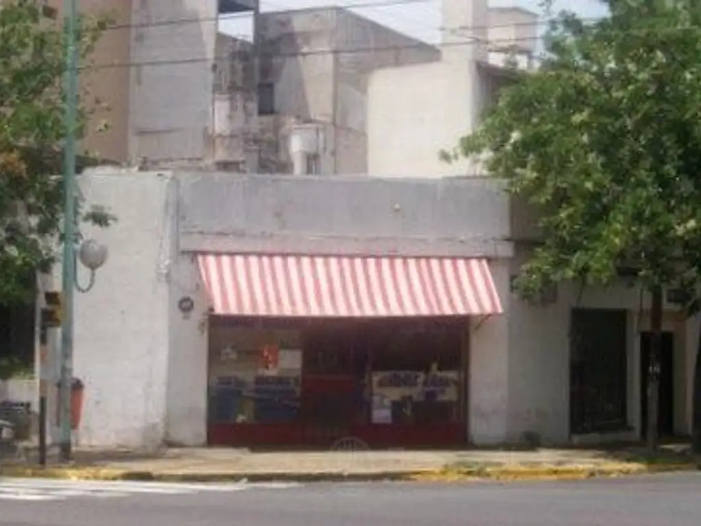 Excelente Lote en Esquina, Av. Juan de Garay y Castro Barros