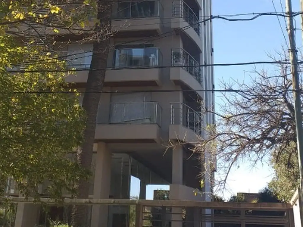 MAGNIFICO PISO CON DETALLES DE CATEGORIA EN QUILMES RESIDENCIAL.