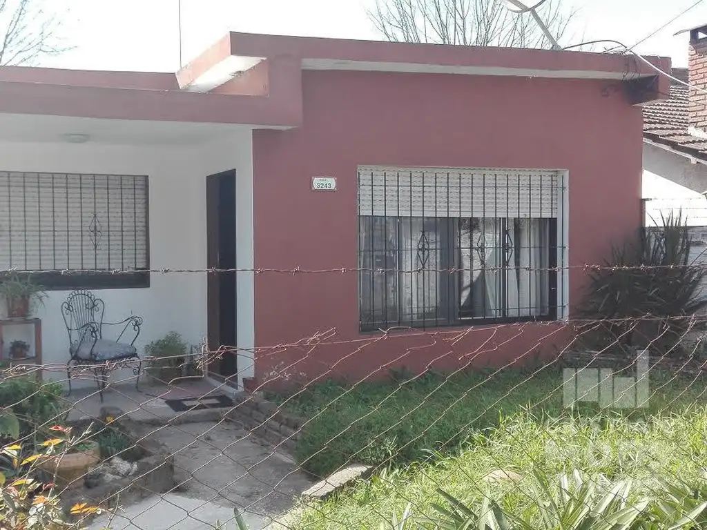 Casa a la venta de 3 ambientes-Benavidez