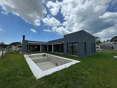 VENTA Casa Rumenco Joven Mar del Plata 4 ambientes con piscina