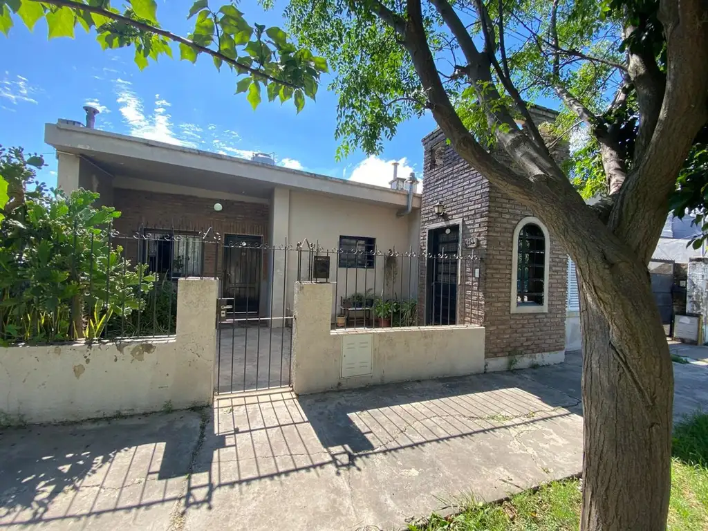 VENTA / CASA / APTA CREDITO / 2 DORMIT / SERVICIOS