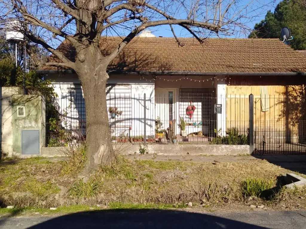 Chalet en buen estado a metros de calle Alberdi