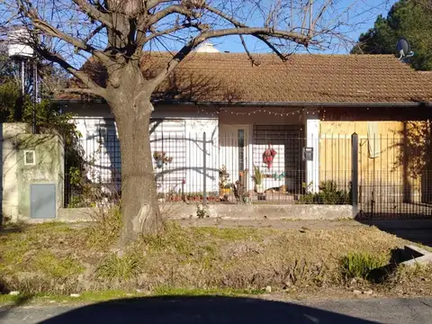 Chalet en buen estado a metros de calle Alberdi