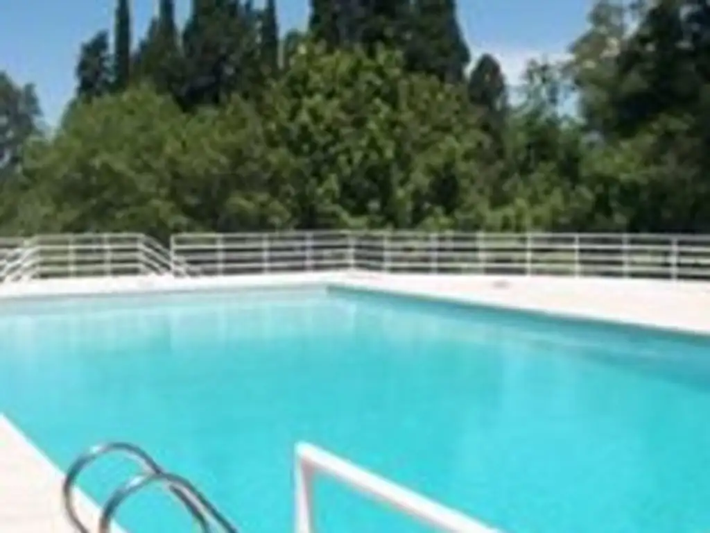 Áreas comunes piscina, club-house en La Arbolada