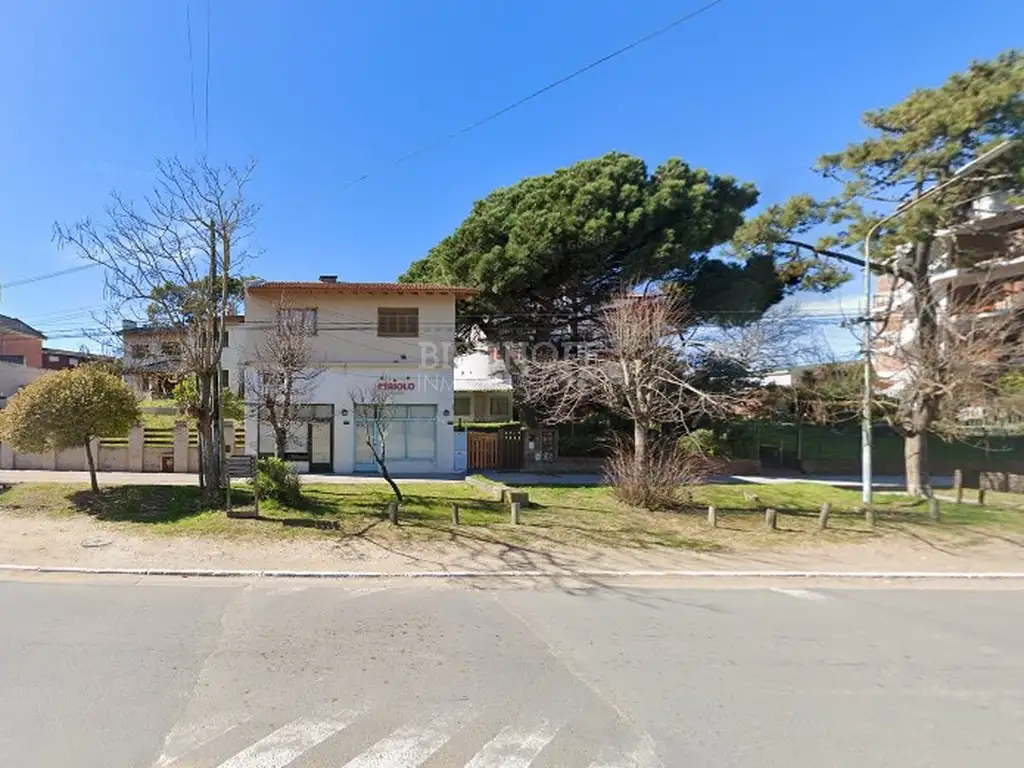 VENTA EN BLOCK DE LOTE COMERCIAL + 2 LOCALES + 2 DEPARTAMENTOS + CASA