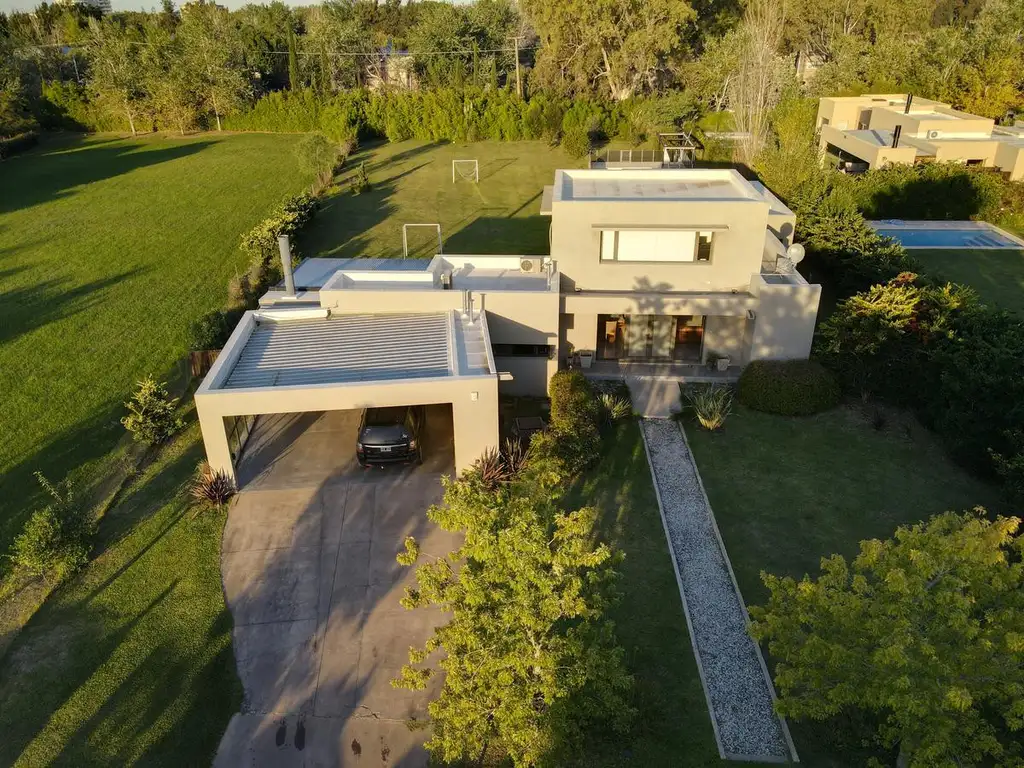 Casa de 3 dormitorios en venta con pileta Aldea golf  barrio cerrado privado