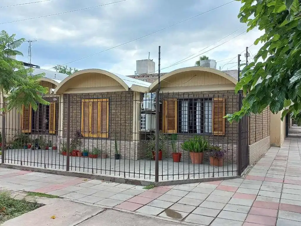 Casa esquina en venta - Dorrego - Guaymallén