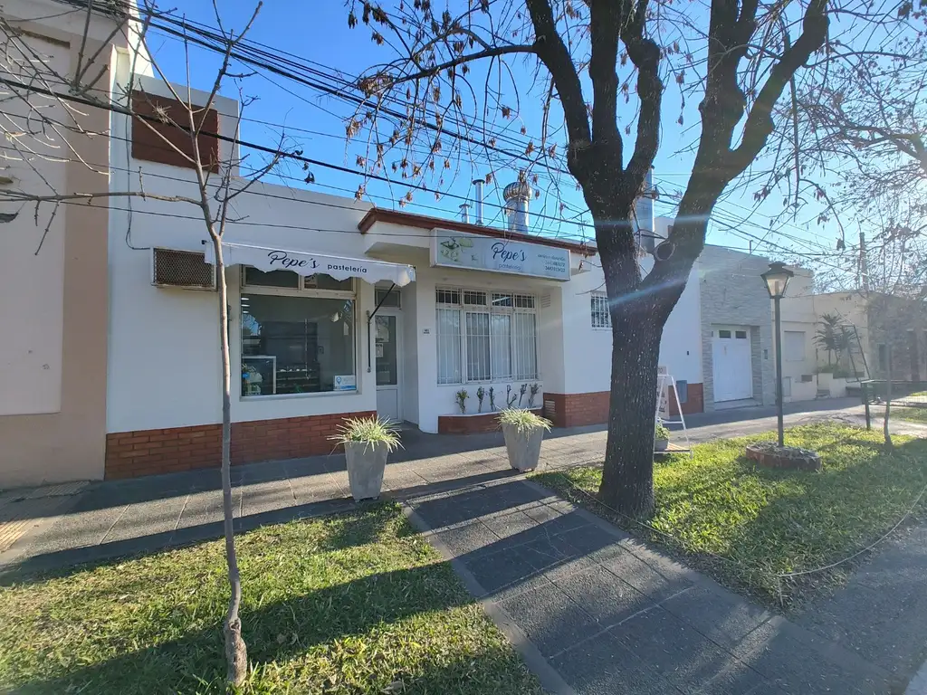 Excelente propiedad - Casa y Local comercial en zona céntrica