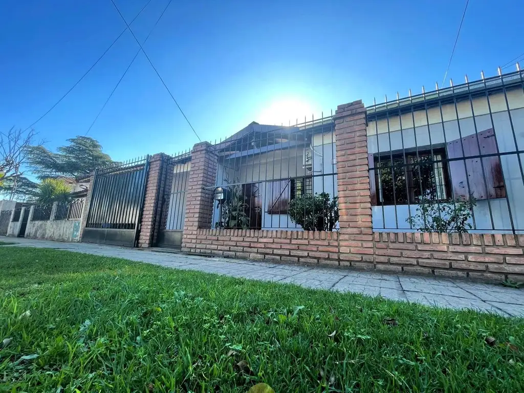 VENTA CASA 3 AMBIENTES ITUZAINGO