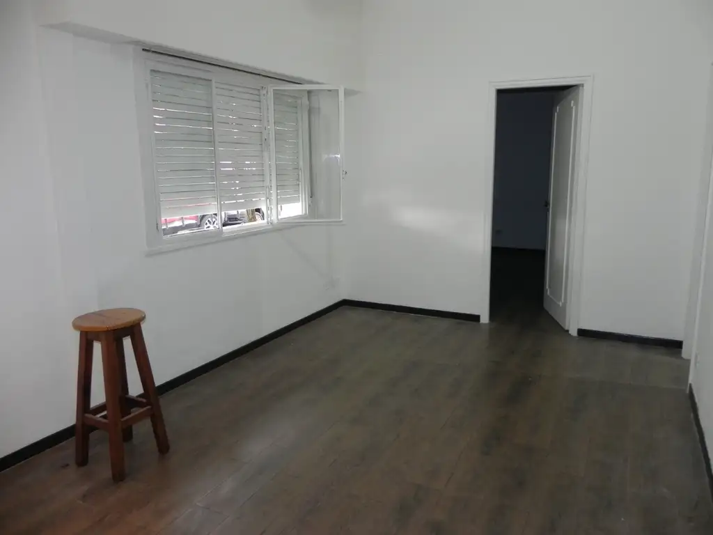 Hermoso depto. 2 Ambientes P.B. Frente, impecable estado, listo para entrar a vivir, hecho a nuevo