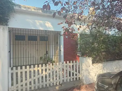 Casa 3 ambientes en venta con amplio lote