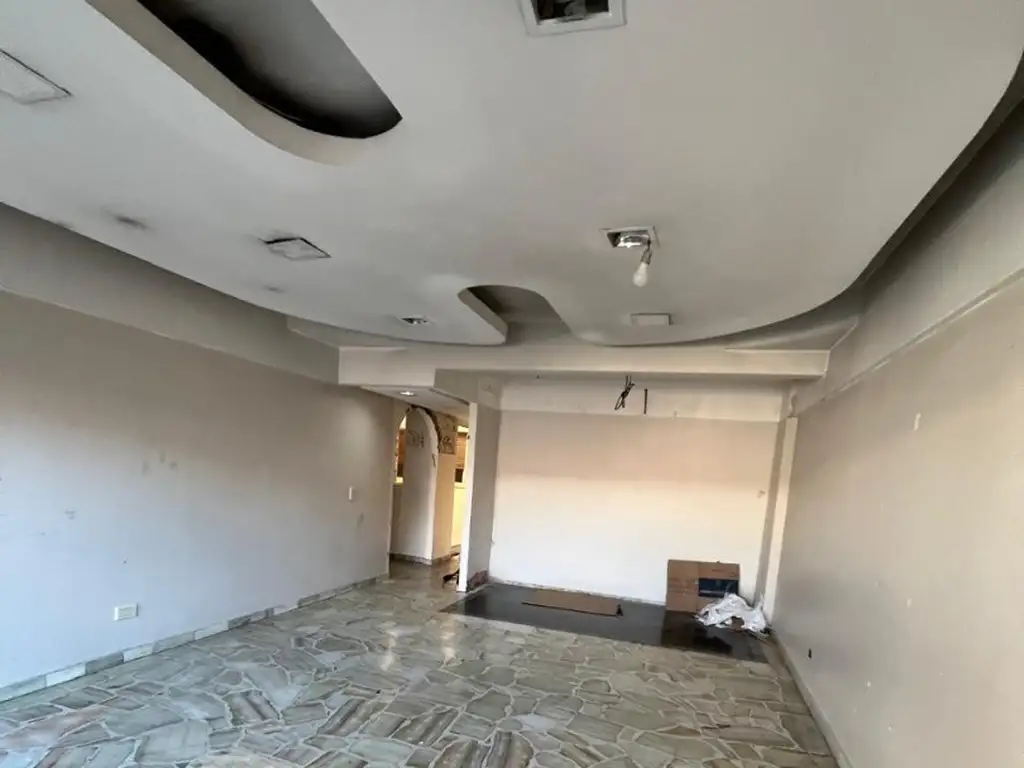 DEPARTAMENTO DE 4 AMB CON 3 BAÑOS EN FLORES ZONA COMERIAL