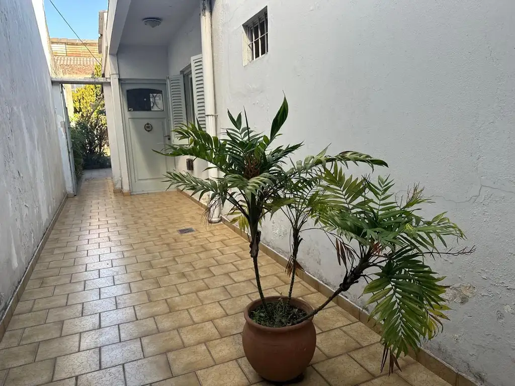 Venta Casa PH con jardín 2 AMB en Caseros zona centro