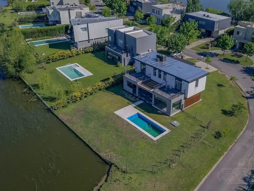 Casa en Venta y alquiler a Laguna Barrio Islas El Canton A Estrenar