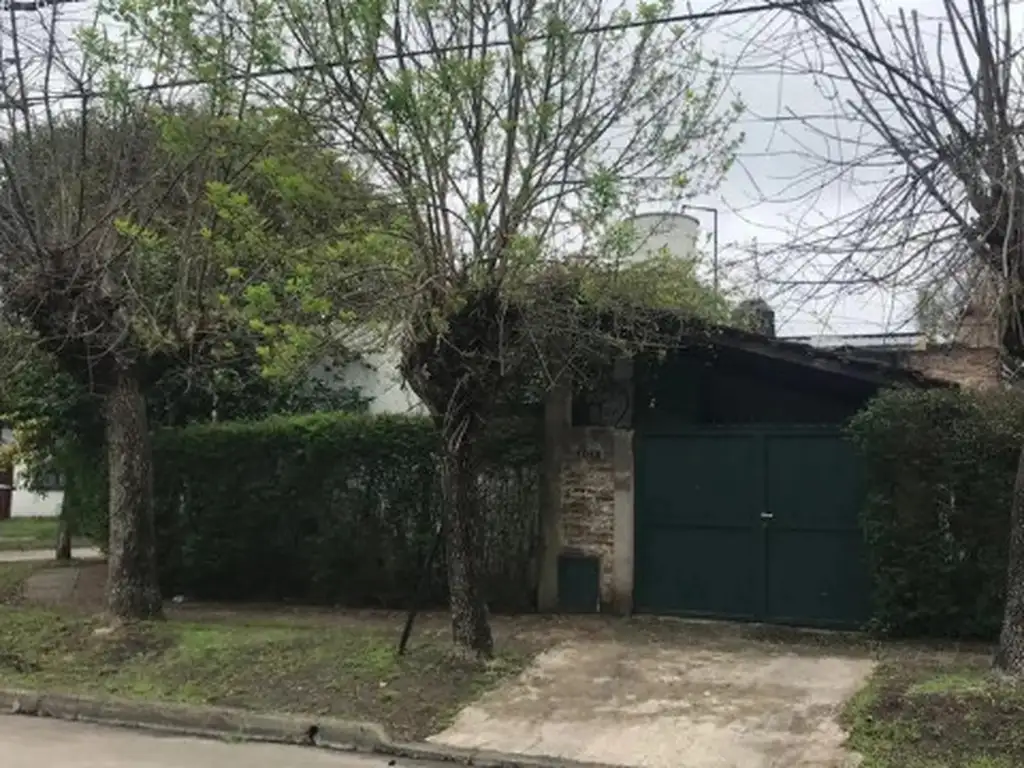 CASA DE 3 AMBIENTES EN CASTELAR SUR (3336)