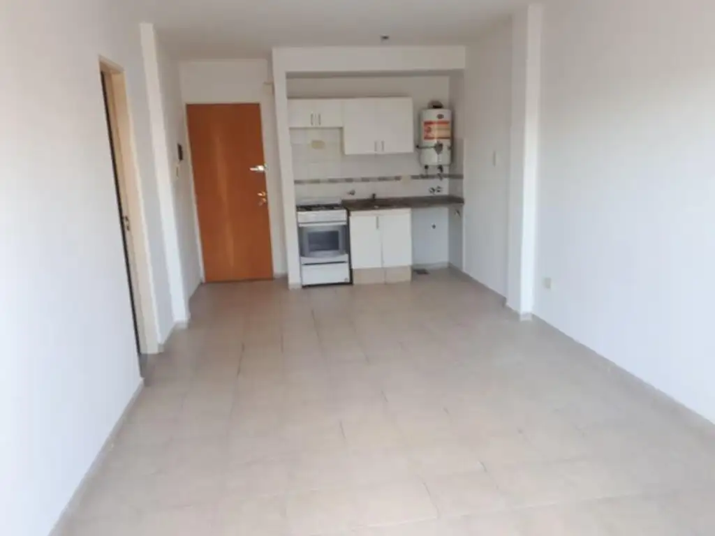 Alquiler Monoambiente (DISPONIBLE A PARTIR DEL 01/10/24)  c/ balcón - Salta al 2000 -