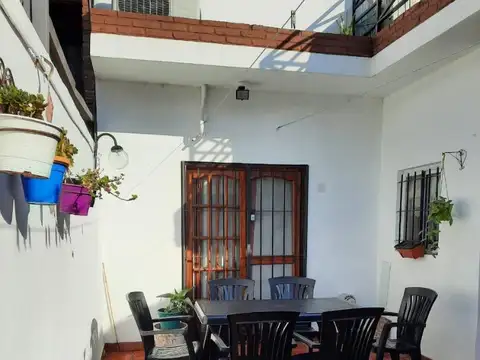 Amplio Dúplex 4 amb. en excelente barrio de Quilmes Oeste!