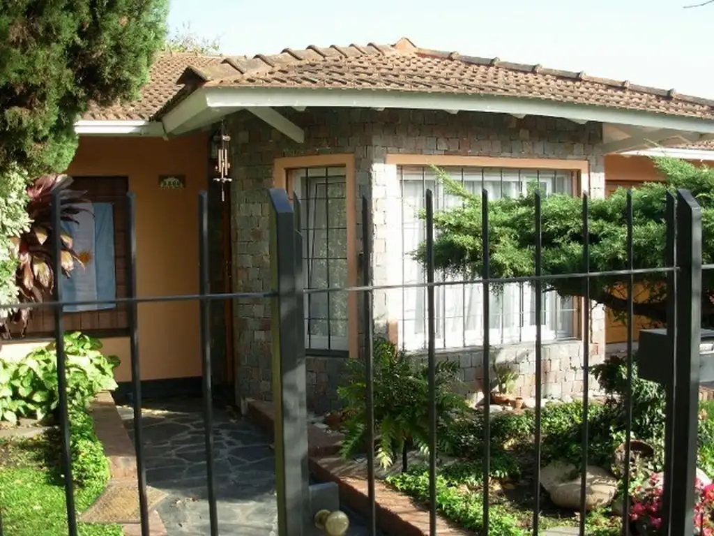 Excelente chalet, detalles categoría, Castelar Sur