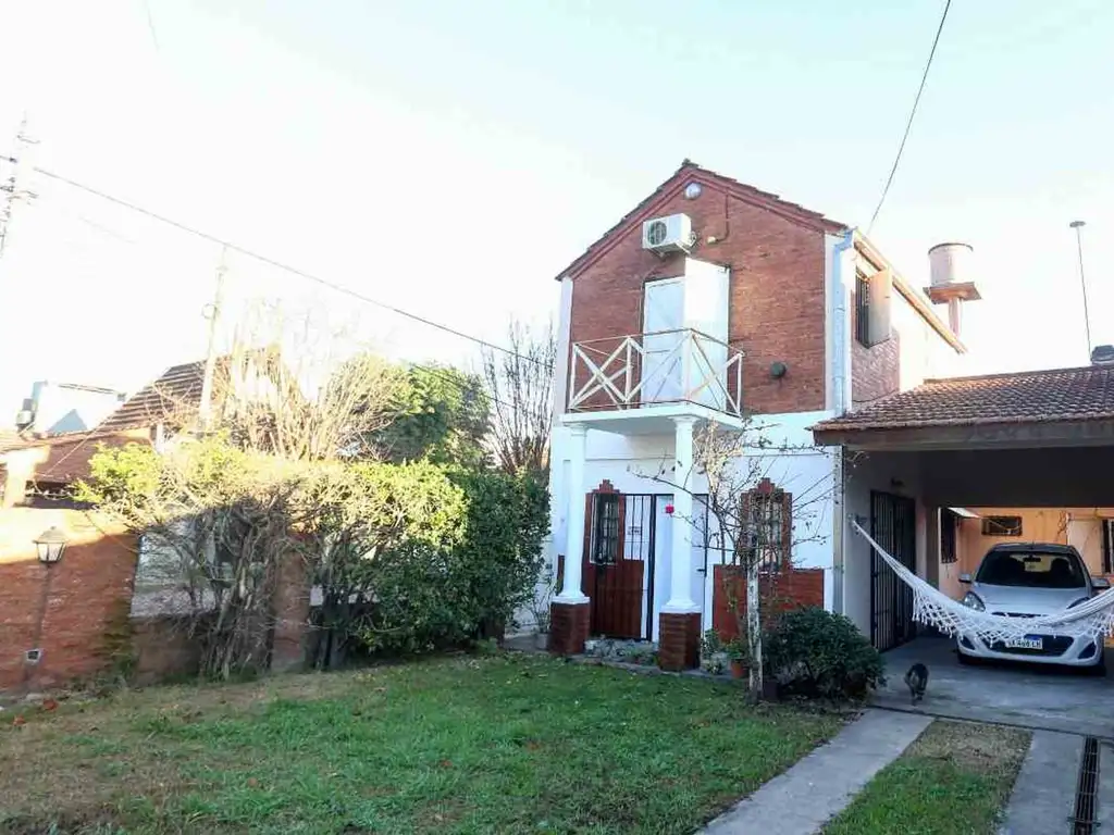 CASA EN VENTA EN MONTE GRANDE CUATRO AMBIENTES