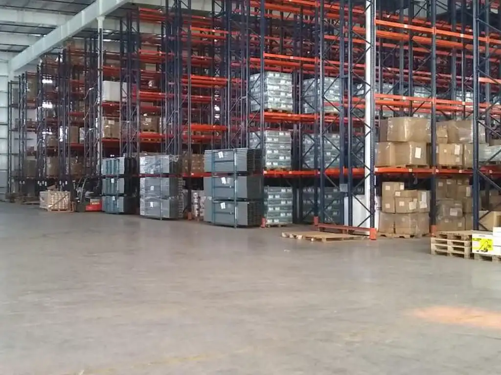 Alquiler de espacios desde 300 m2 a 14.000 m2 en centro logístico multiproposito con servicios