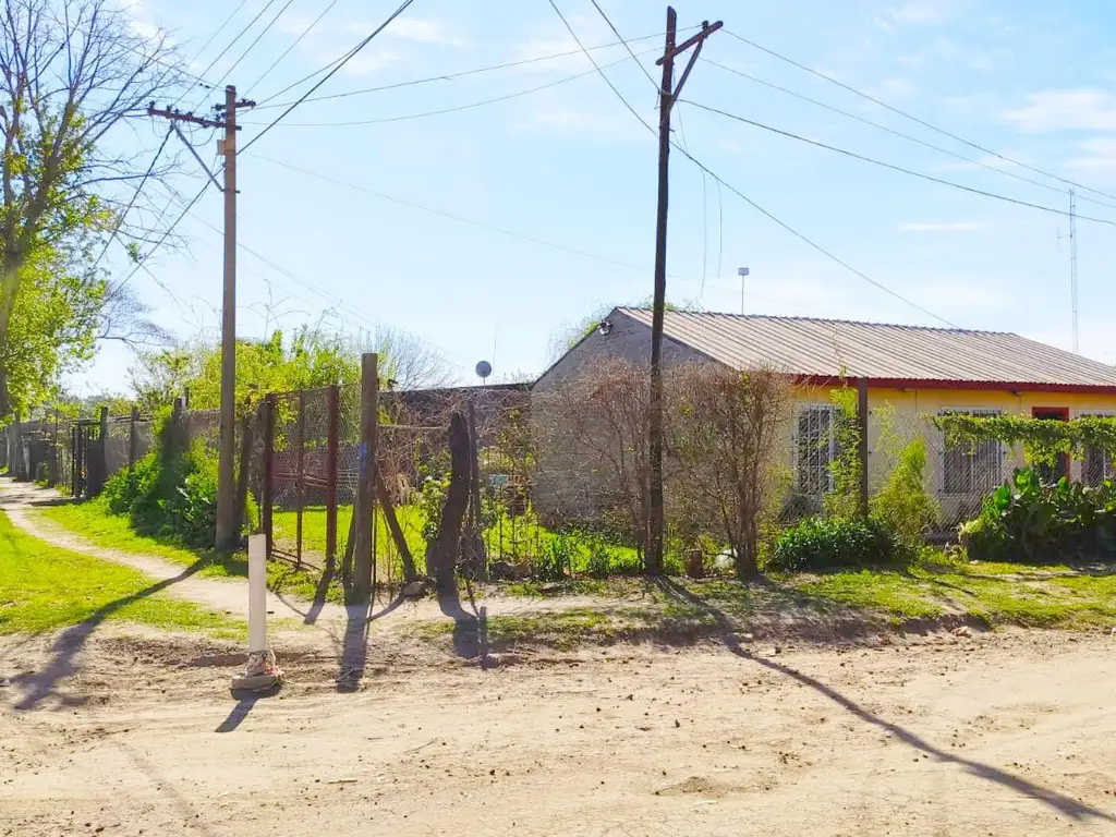 Casa | 3 Dormitorios | Mucho Terreno libre | Posibilidad de seguir construyendo | Capitán Bermúdez