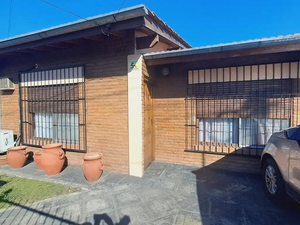 VENTA CASA 4 AMB CON COCHERA Y PARQUE JOSE C PAZ