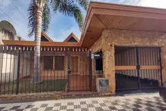 Casa en venta 4 ambientes garage quincho parrilla Temperley 