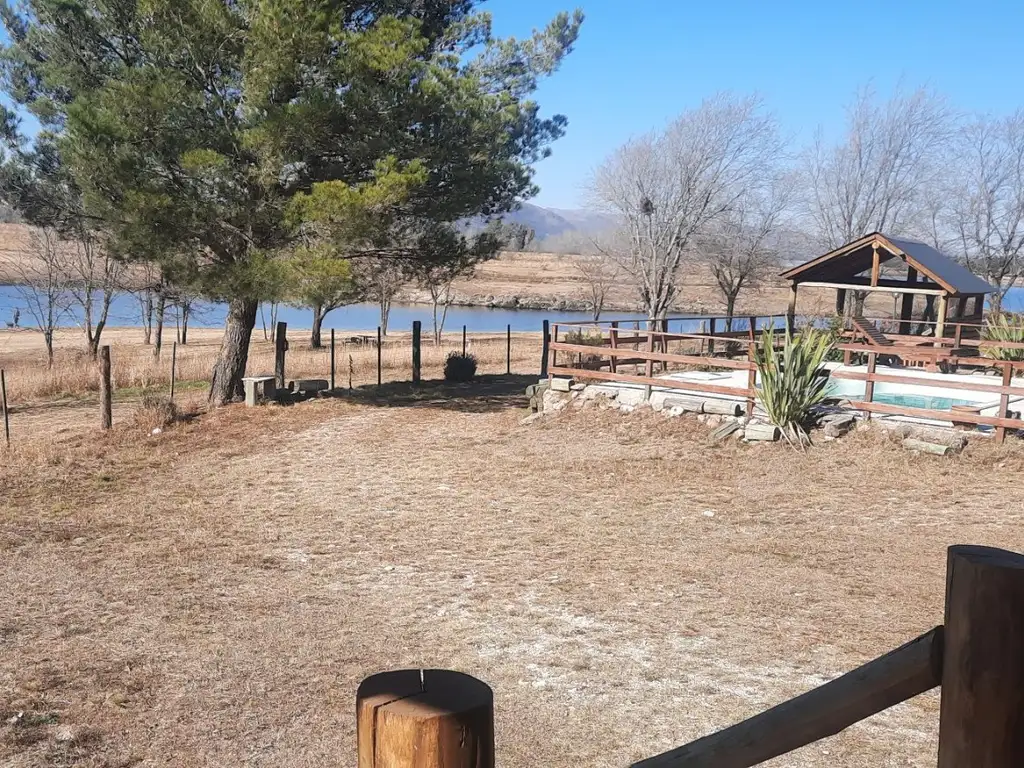 Complejo de cabañas sobre la costa del Lago en Potrero de Garay 594