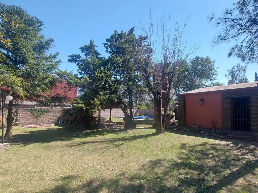 Casa con Aptitud Comercial, frente a Barrio Privado Vida