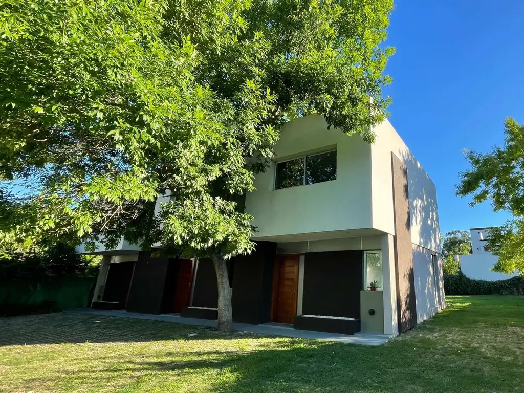 Casa Venta 3 ambientes 2 años, 1 cochera, 78m2, 21 C Entre 443 Y 445 3200, City Bell Argenprop