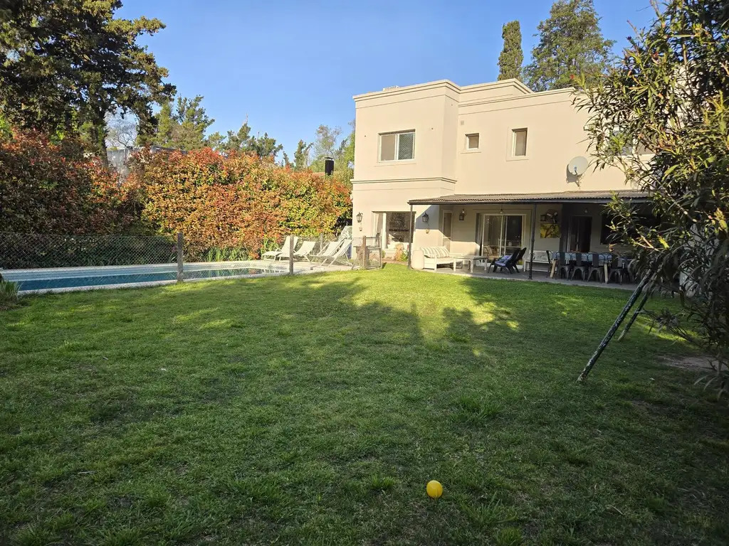 Casa en  barrio cerrado Villa Flaubert