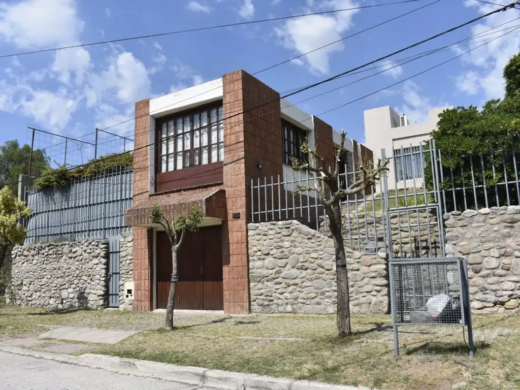 VENTA CASA MAS OFICINA EN SAN LUIS CAPITAL