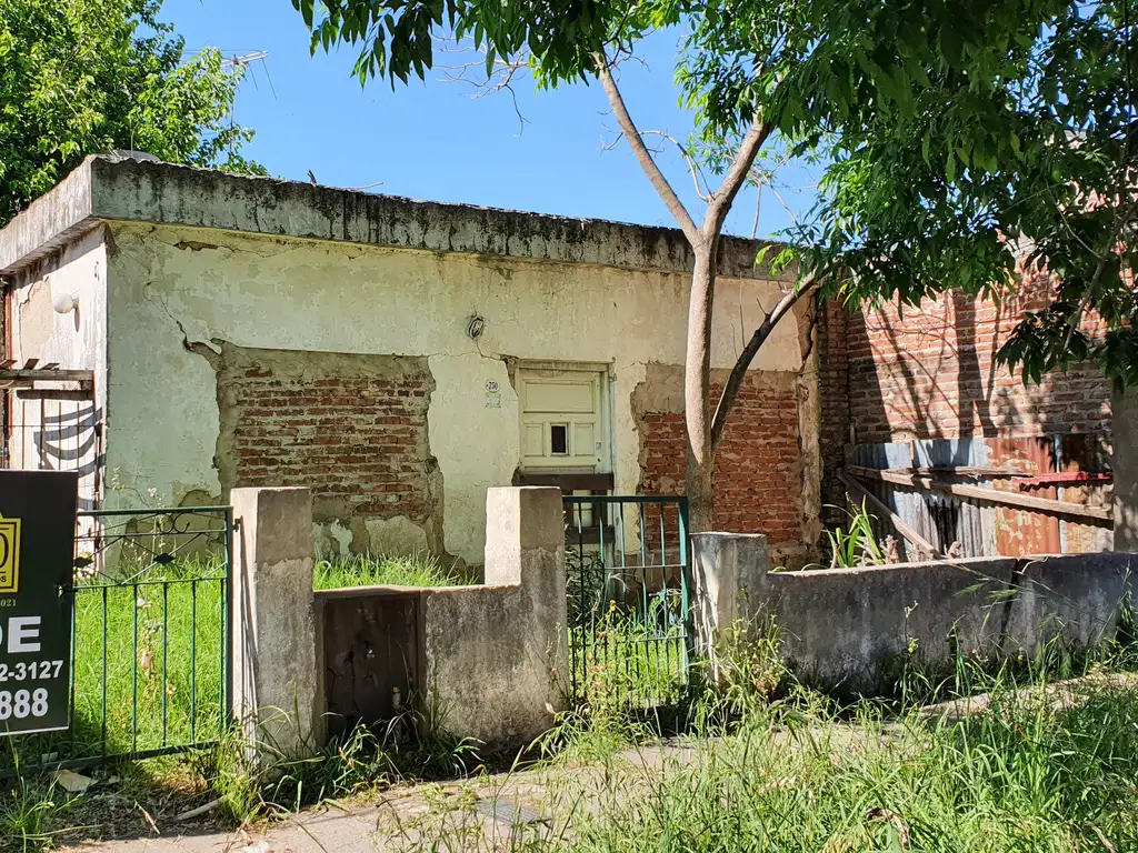 Casa A Refaccionar, Amplio Terreno