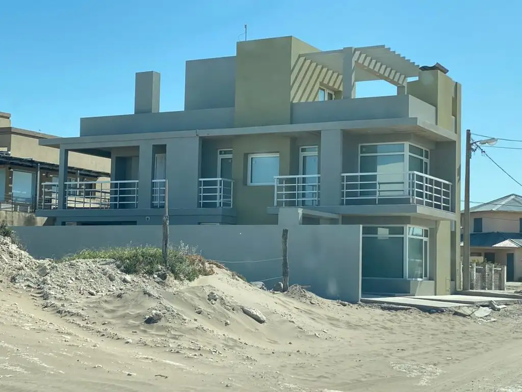 Vendemos Imponente Casa con Vista al Mar de Claromecó