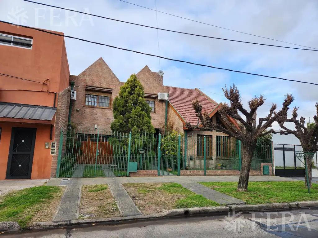 Venta casa de 4 ambientes con piscina en Wilde (31918)