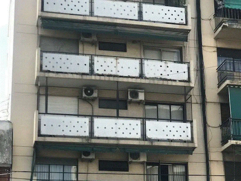 Muy buen departamento de 3 ambientes lateral  en Villa del Parque a 2 cuadras de la estacion