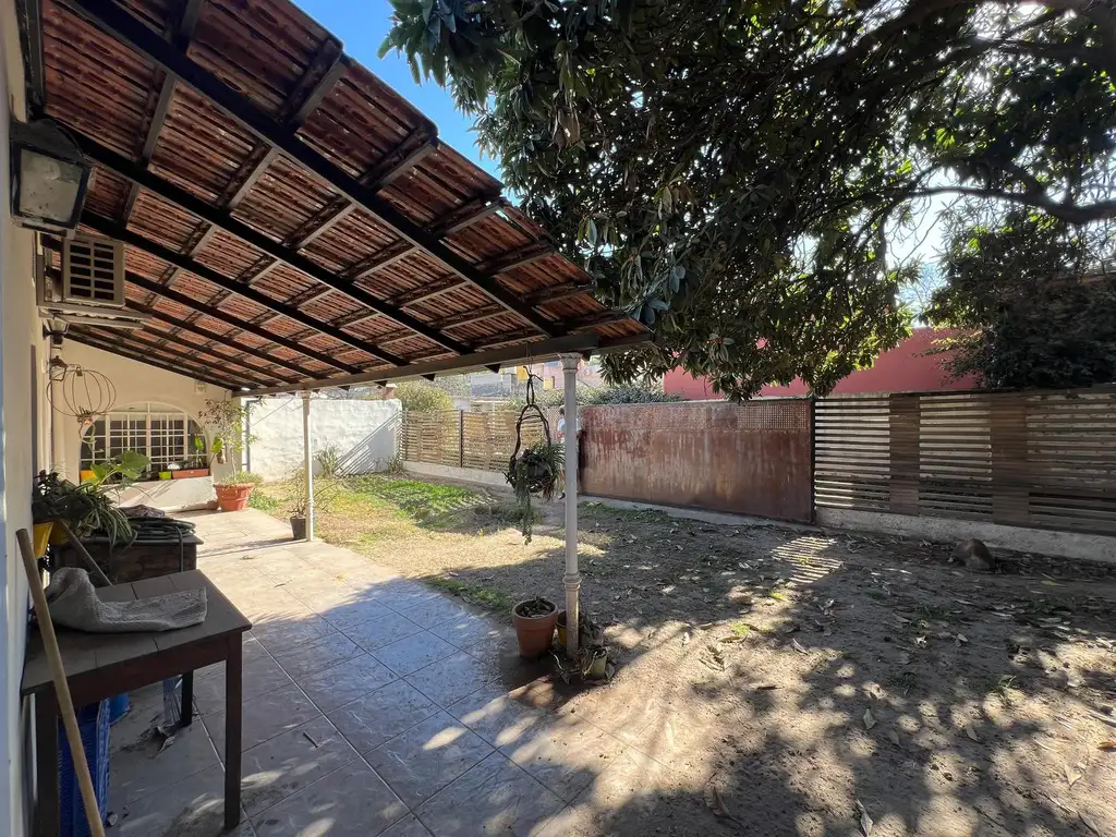 VENTA - CASA PLANTA BAJA - B° ARGUELLO SOBRE AV. RAFAEL NUÑEZ