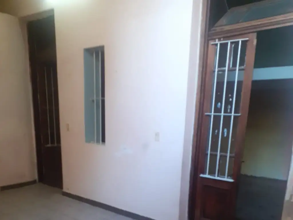 3 ambientes contrafrente con pequeña terraza a reciclar
