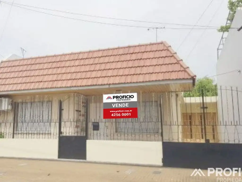 Casa en venta de 2 dormitorios c/ cochera en Berazategui