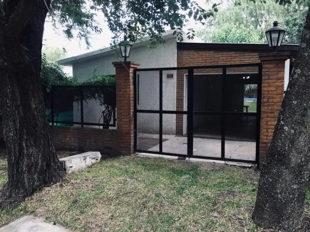 Casa en Funes con Jardín y Piscina