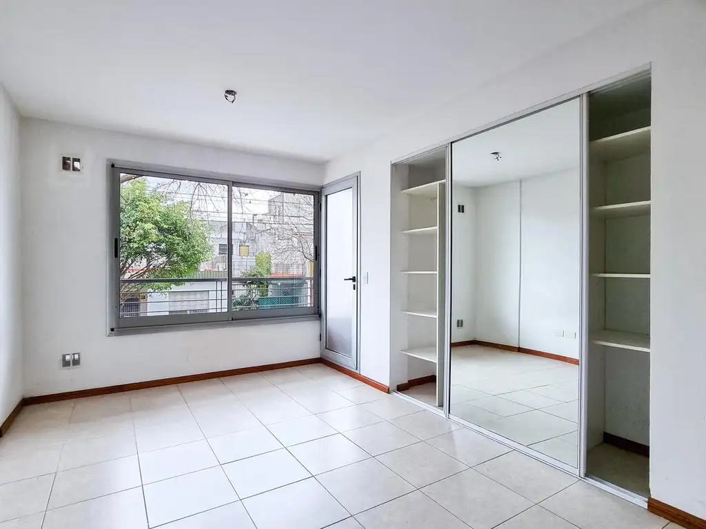 Monoambiente con  PATIO Y BAULERA en VENTA Villa Urquiza