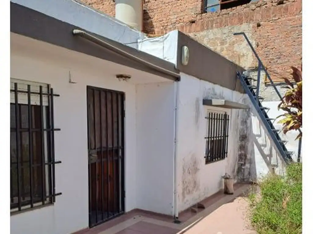 Casa de pasillo a refaccionar - Barrio Ludueña - Rosario