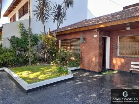 Chalet en venta de 3 dormitorios c/ cochera en Villa Sarmiento