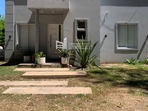 Casa en venta de 3 dormitorios c/ cochera en Loma Verde