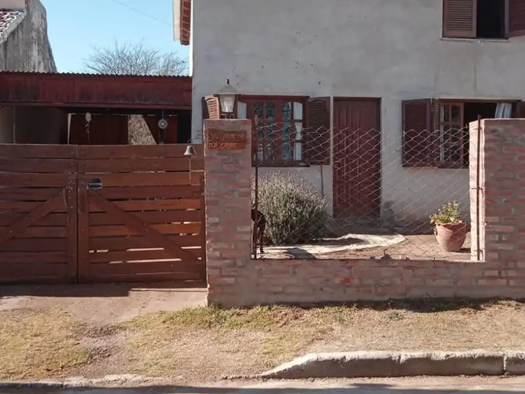 Hermosa cabaña en un gran terreno de 600 m2 a una cuadra de la Ruta 38. Huerta Grande