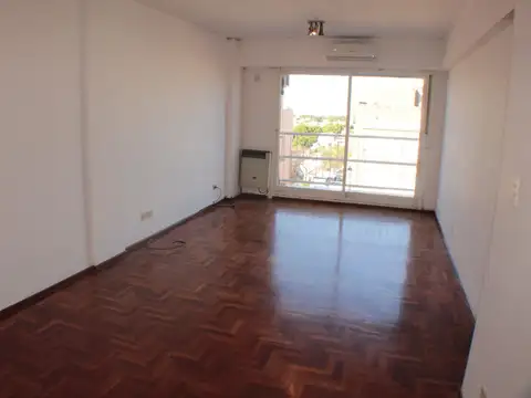 Amplio 2 amb semipiso Fte Balcon y Vista abierta. 56 M2 Tot.