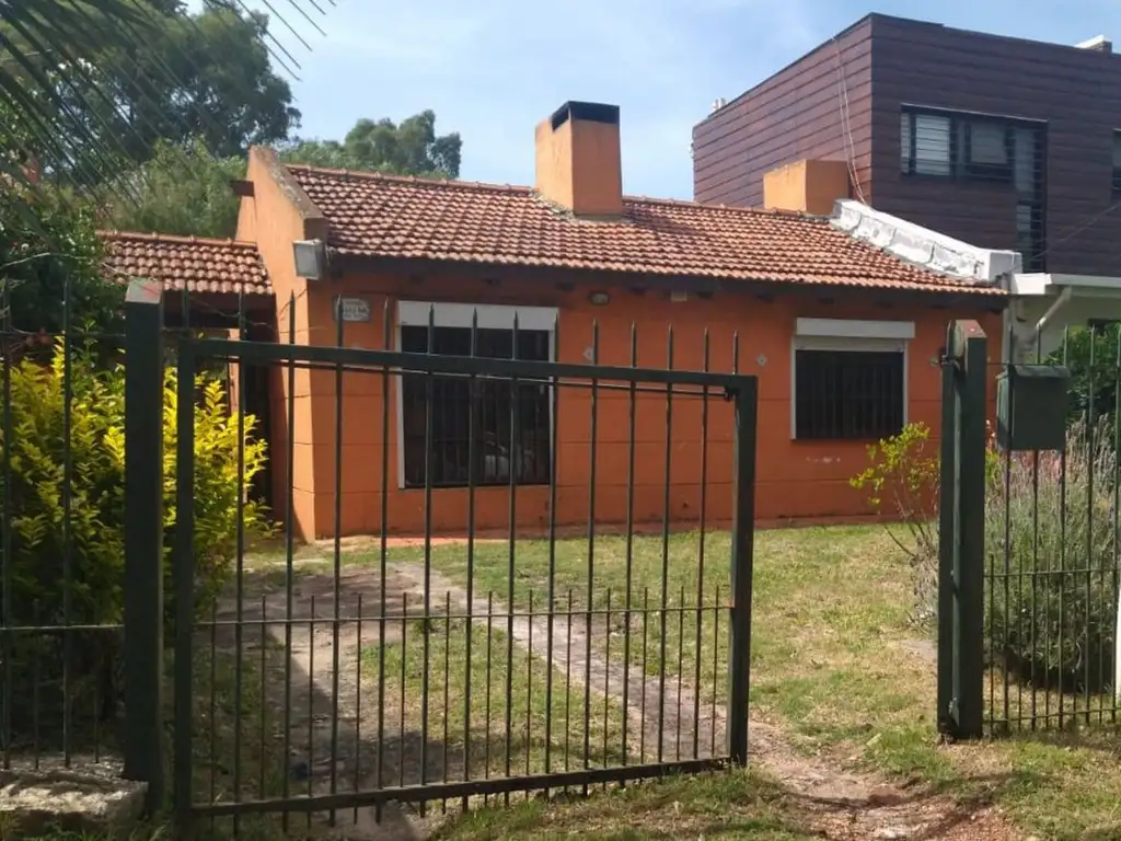 VENTA DE CASA DE DOS DORMITORIOS EN SOLYMAR SUR